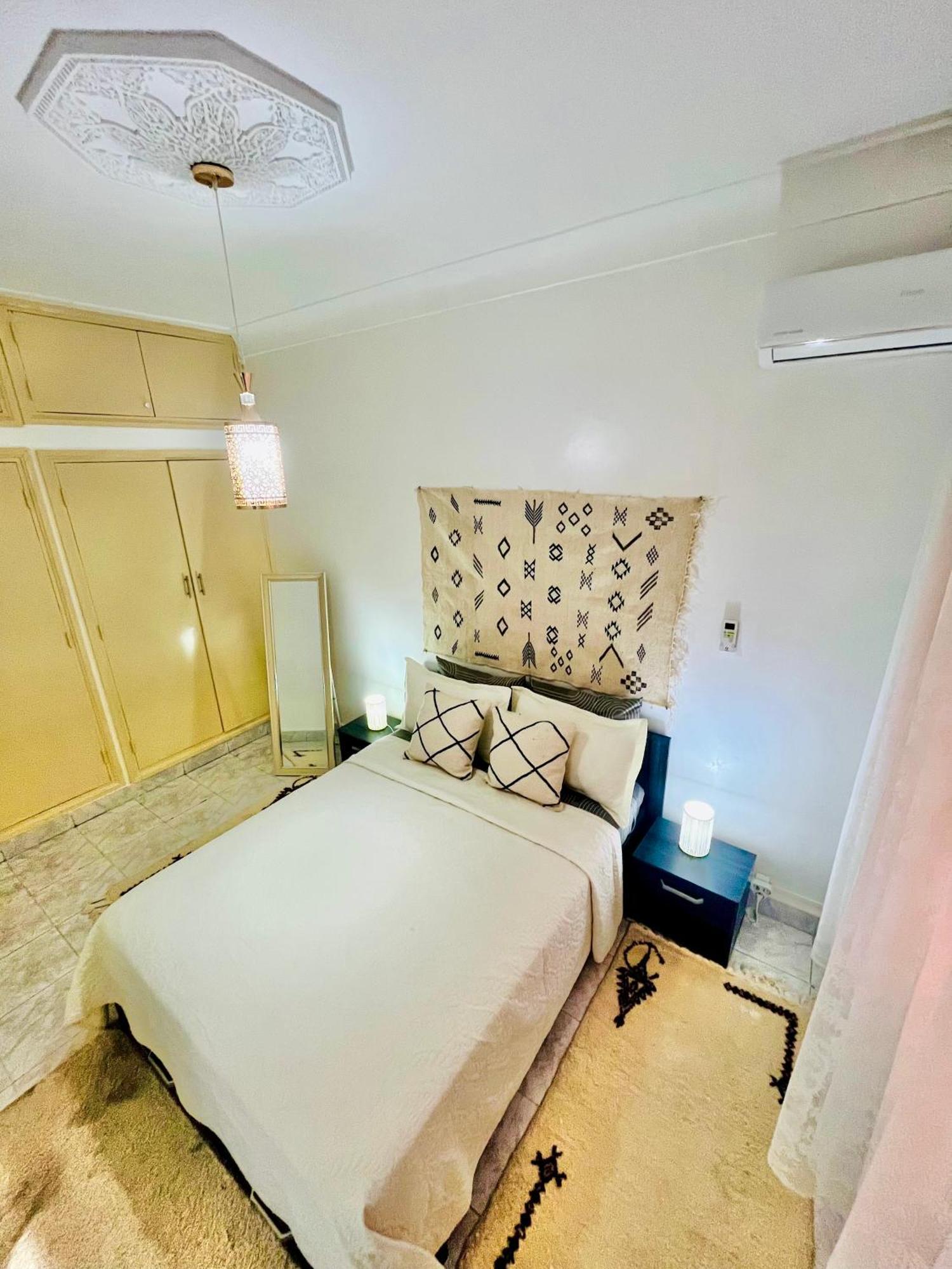 Apartment With Ac, Patio And Rooftop Appartement Climatise Avec Patio Et Toit Terrasse Маракеш Екстериор снимка