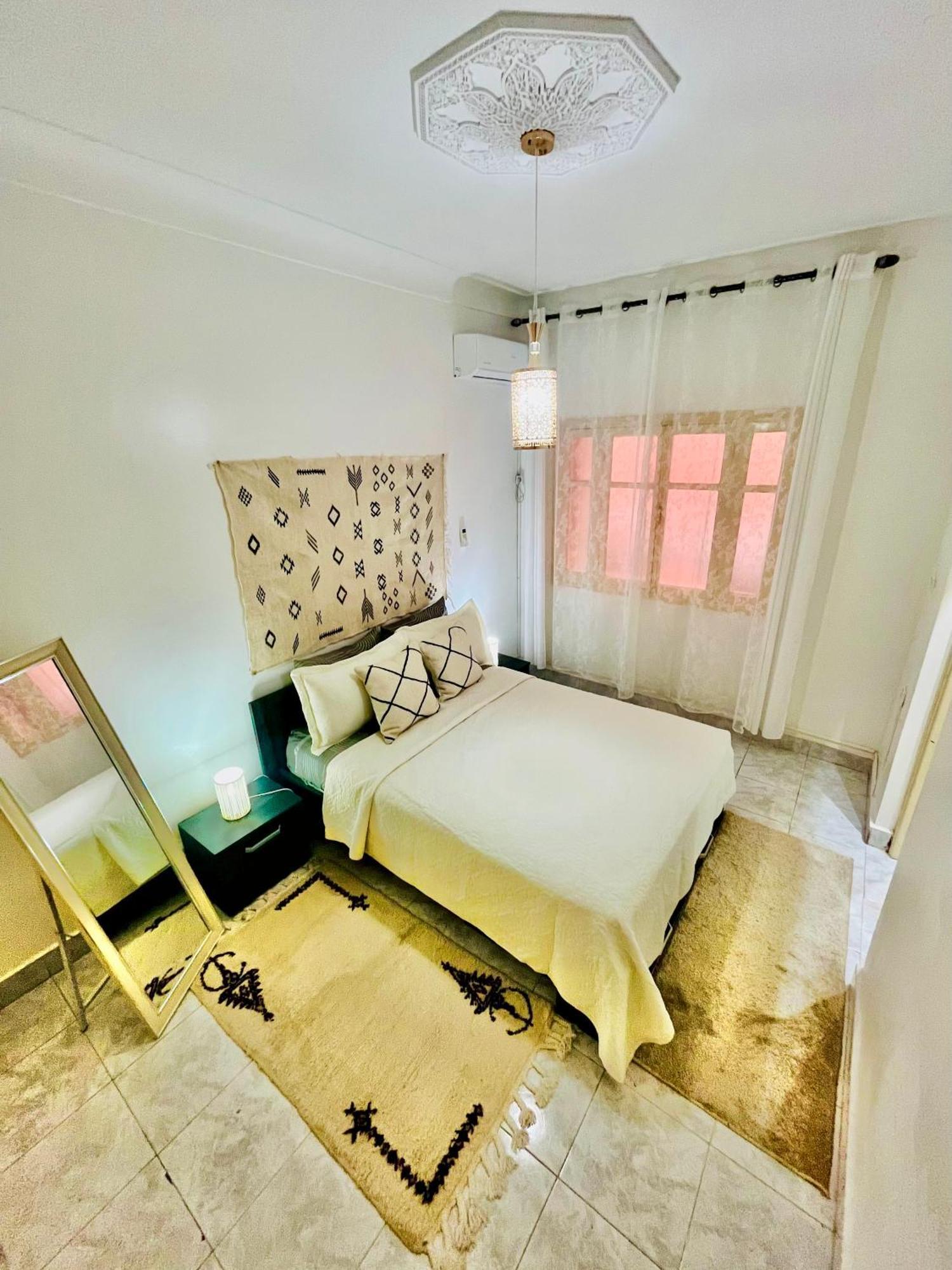 Apartment With Ac, Patio And Rooftop Appartement Climatise Avec Patio Et Toit Terrasse Маракеш Екстериор снимка