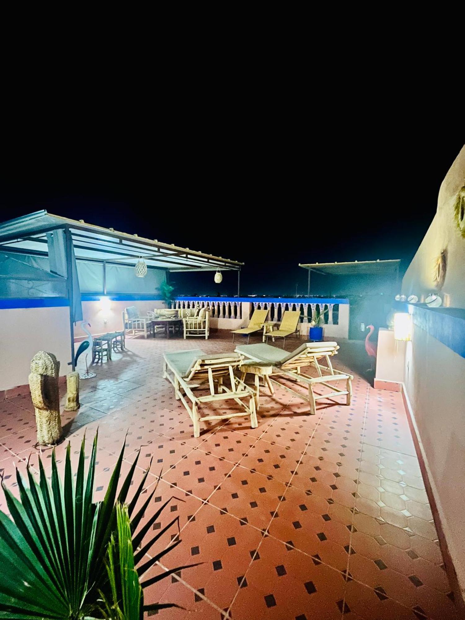 Apartment With Ac, Patio And Rooftop Appartement Climatise Avec Patio Et Toit Terrasse Маракеш Екстериор снимка