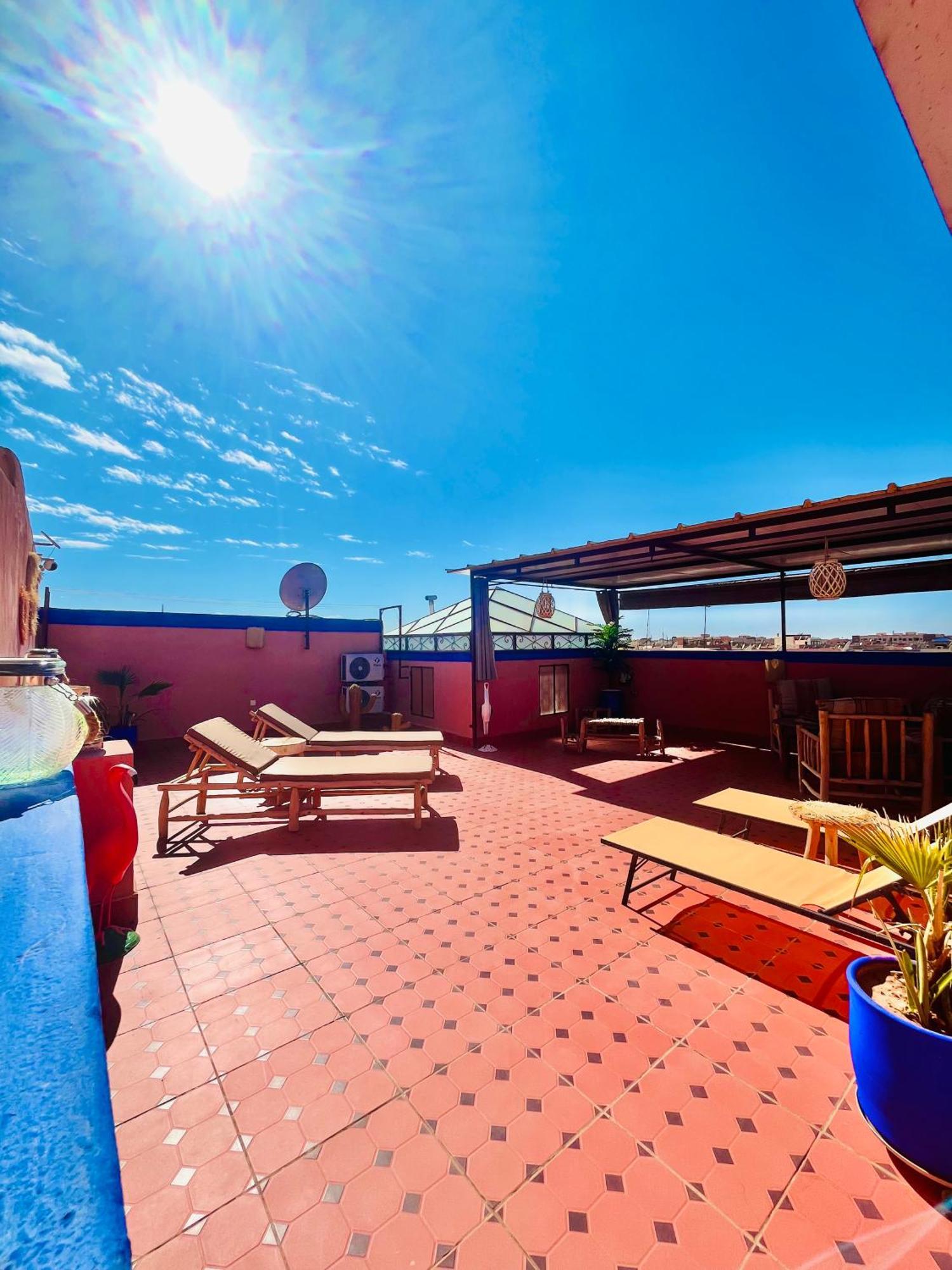 Apartment With Ac, Patio And Rooftop Appartement Climatise Avec Patio Et Toit Terrasse Маракеш Екстериор снимка